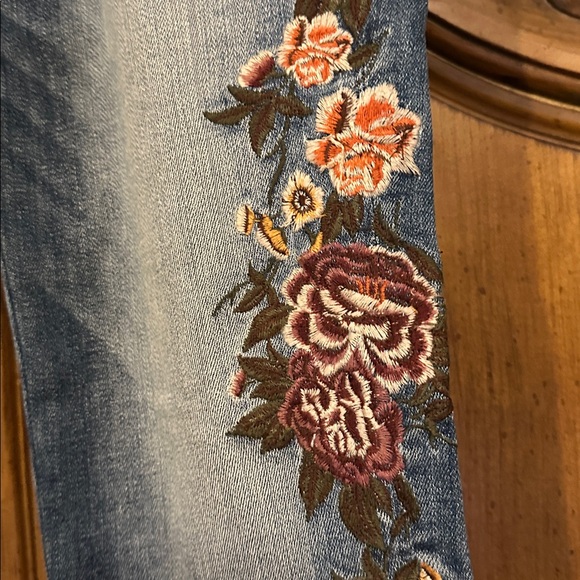NEW Driftwood Embroidered Jackie Skinny Jean Tobacco & Wine Was Blue Jeans 28 - Picture 10 of 17